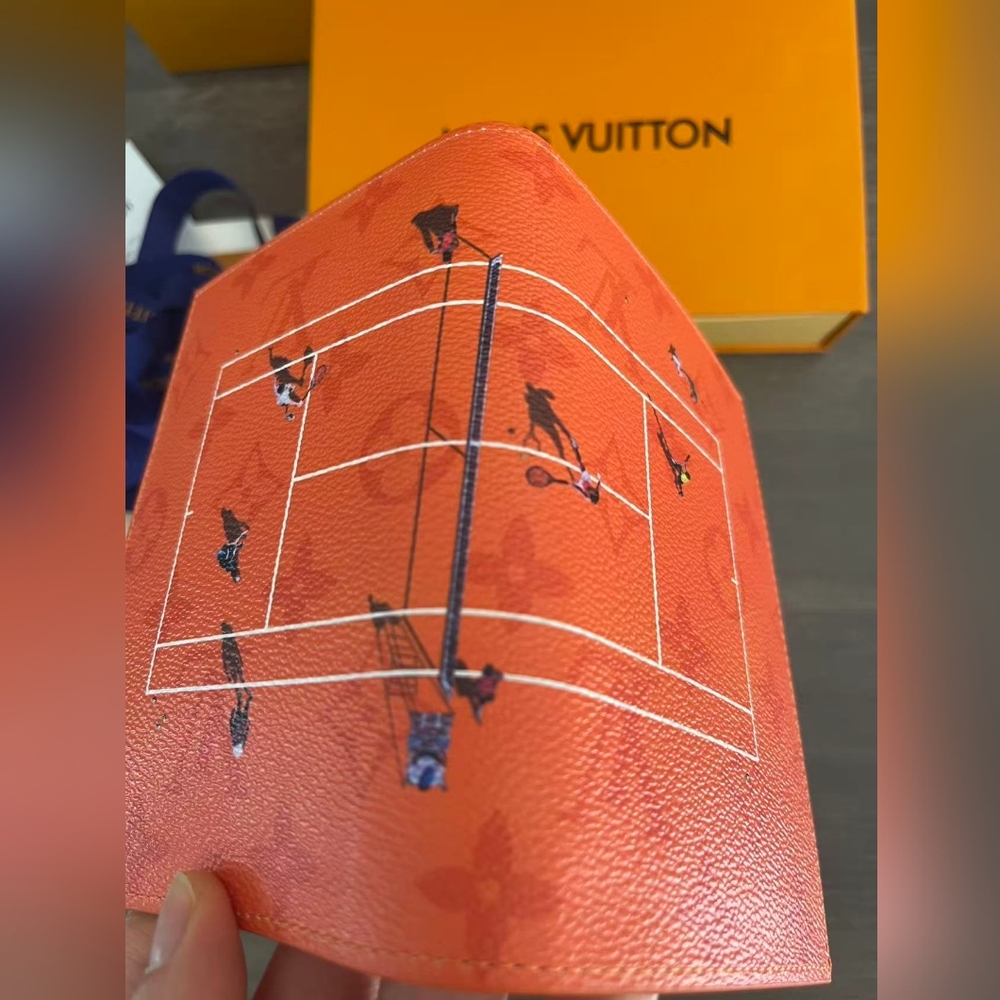 Louis Vuitton Passport Cover - Picture 4 of 9